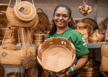 Kadu Souza/Governo do Tocantins Sugestão de legenda: Eliene Bispo durante a Fenearte, na edição de 2023