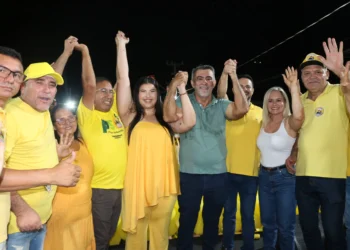 Comício em Praia Norte ao lado da candidata a prefeita, Bruna Araujo
