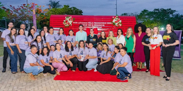 Banco Vermelho é instalado em Paraíso como símbolo de resistência e conscientização na luta contra o feminicídio