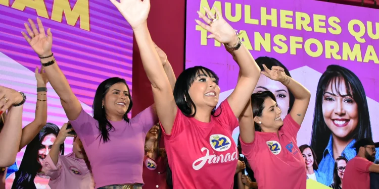 Ao lado de Michelle Bolsonaro, Janad Valcari reforça pedido de voto feminino e critica ataques