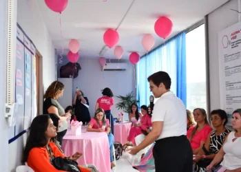 Foram realizadas oficinas sobre o autoconhecimento e o autocuidado da mulher.