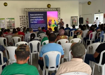 Palestra do Sebrae sobre Associativismo e Cooperativismo Rural com o instrutor Geraldino Ferreira. Foto - Amanda Oliveira