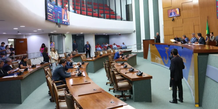 Parlamentares aprovam dezenas de PLs em trâmite na Aleto