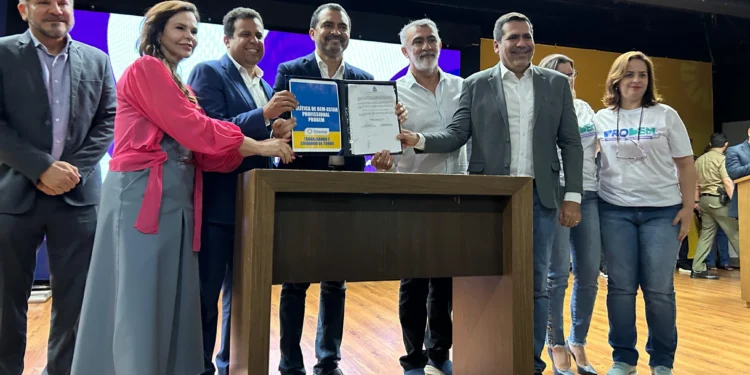 Amélio participa do lançamento da Política de bem-estar para profissionais da Educação