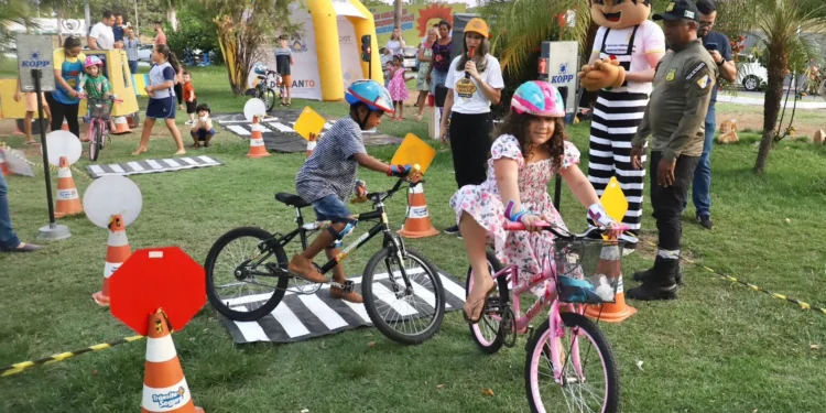 Prefeitura de Gurupi realiza ação de conscientização sobre trânsito para crianças no Parque Mutuca