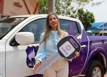 Xambioá, representada pela prefeita Patrícia Evelyn, é uma das prefeituras contempladas com uma camionete - Adrielly Calixto/Governo do Tocantins