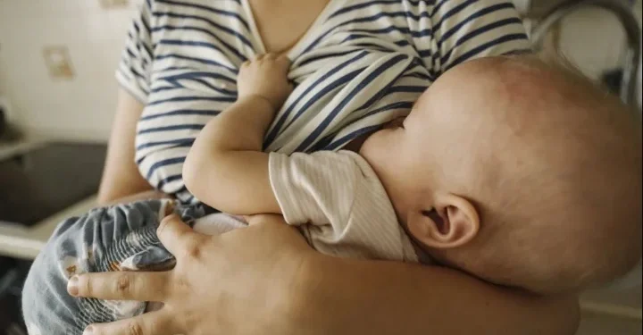 Chumbo é encontrado no leite materno de mulheres em São Paulo