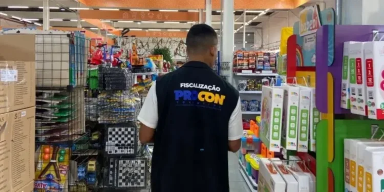 Agente da superintendência estadual do Programa de Proteção e Defesa do Consumidor (Foto: Divulgação/Procon)