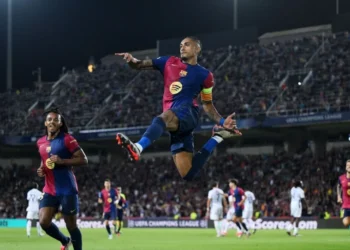 Raphinha comemora gol na goleada do Barcelona sobre o Young Boys na Champions League • David Ramos/Getty Images