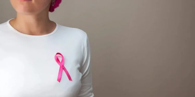 Outubro Rosa: casos de câncer de mama em mulheres jovens têm crescido