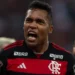 Alex Sandro comemora gol da vitória do Flamengo sobre o Corinthians • Ruano Carneiro/Getty Images