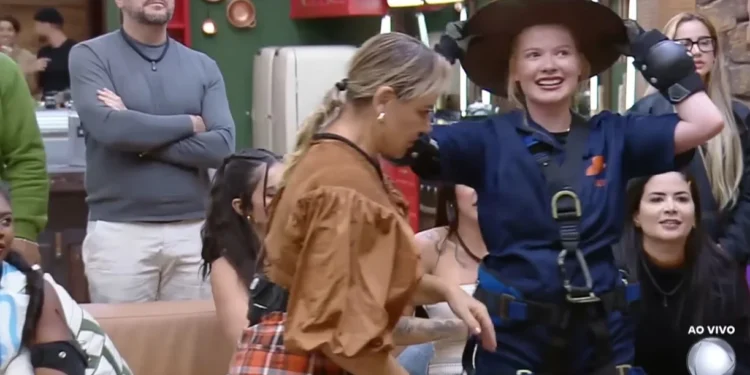 A Fazenda 16: Julia Samoura se salva da roça e é Fazendeira pela segunda vez