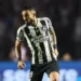 Alex Telles se solidariza com Arana e exalta os convocados do Botafogo