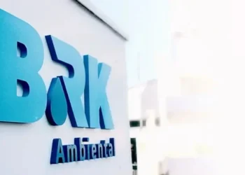 Estado aciona BRK Ambiental na Justiça após distribuição de água com turbidez e mau cheiro em Palmas e quer desconto de 25% a usuários