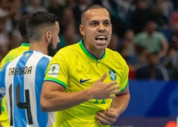 Ferrão celebra o primeiro gol do Brasil na final do Mundial de Futsal. A Seleção Brasileire venceu a Argentina por 2 a 1 e ficou com o hexacampeonato do torneio • Divulgação/CBF Futsal