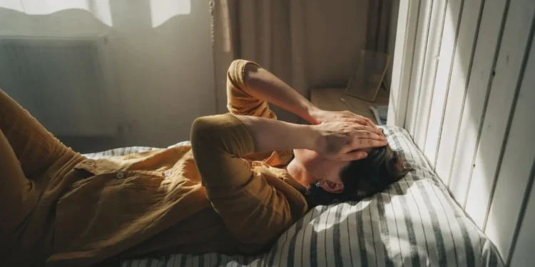 Fibromialgia é uma doença que se manifesta com dor no corpo todo, principalmente na musculatura, e afeta, principalmente, as mulheres • Kseniya Ovchinnikova/GettyImages