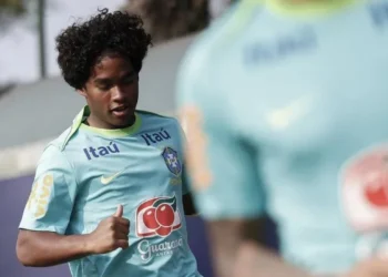 Endrick treina na Academia do Palmeiras nessa segunda-feira 07/10 • Foto: Rafael Ribeiro/CBF