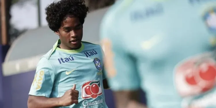 Endrick treina na Academia do Palmeiras nessa segunda-feira 07/10 • Foto: Rafael Ribeiro/CBF