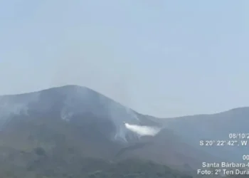 Imagem aérea dos incêndios na Serra da Moeda, em MG • Divulgação