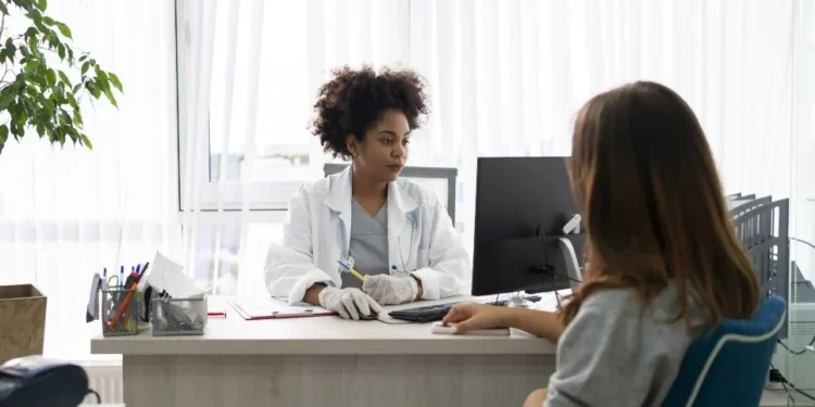 Mais de 50% dos brasileiros vão ao médico apenas quando têm problemas graves