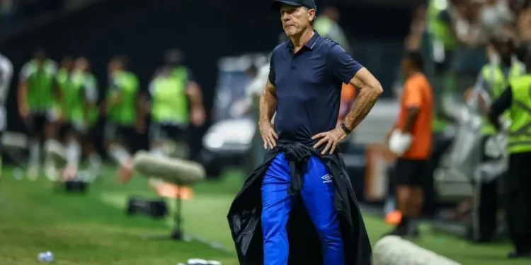 Renato se irrita com jornalistas e detona CBF após derrota do Grêmio