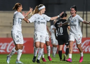 Jogadoras do Santos comemoram gol contra o Olimpia • Staff Images Woman/CONMEBOL