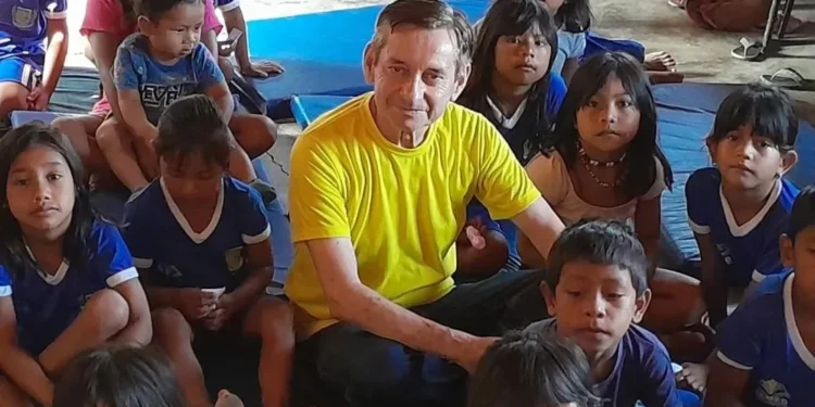 Escola Municipal de Educação Infantil Indígena Simsari, em Tocantínia, recebe a visita do poeta Zacarias Martins