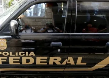 Viatura da Polícia Federal • 28/07/2015 - Reuters/Sergio Moraes