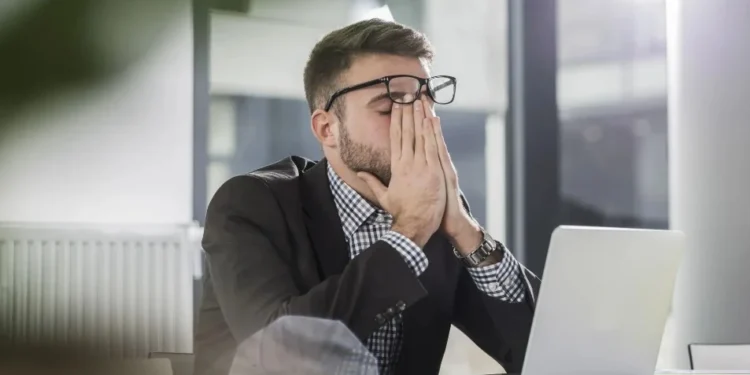 60% das pessoas estão constantemente estressadas no trabalho, diz estudo