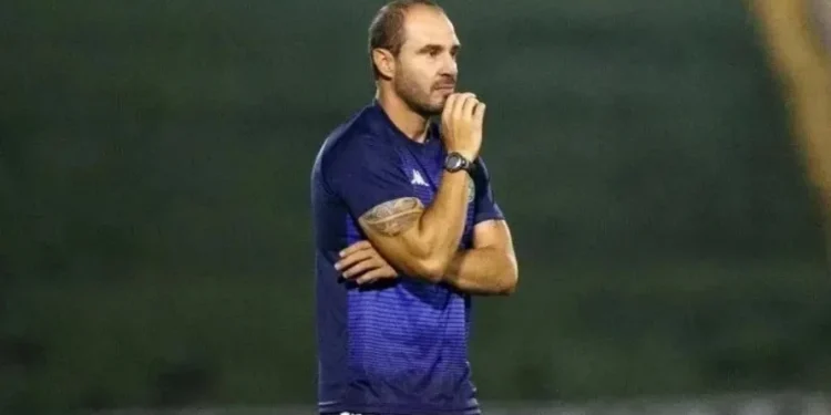 Na luta contra rebaixamento, técnico manda jogadores “deixarem família de lado”