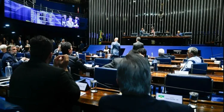 Senadores buscam acordo para aprovar regulamentação da tributária ainda neste ano