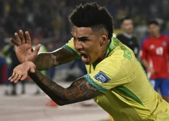 Igor Jesus comemora o gol que marcou em sua estreia pela Seleção Brasileira • Reprodução/X Conmebol