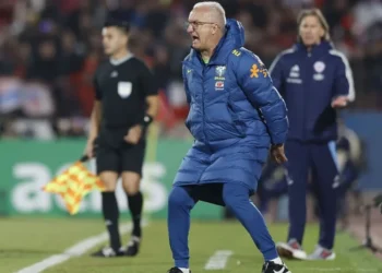 Dorival Júnior em Chile 1 x 2 Brasil • Rafael Ribeiro/CBF