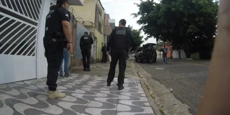 Operação da Polícia Civil prende suspeito de hackear celulares para furtar dinheiro de vítimas