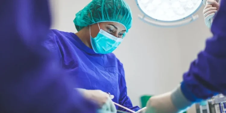 Quais os riscos de contrair HIV por transplante de órgãos? Médico tira dúvidas