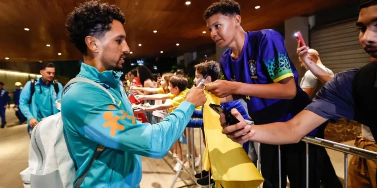 Seleção Brasileira desembarcou em Brasília na noite desta sexta-feira (11) • RAFAEL RIBEIRO/CBF