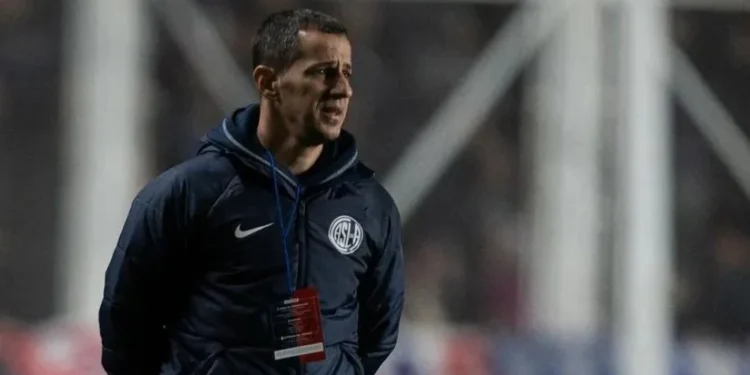 Técnico do San Lorenzo pede demissão após polêmica envolvendo pênalti