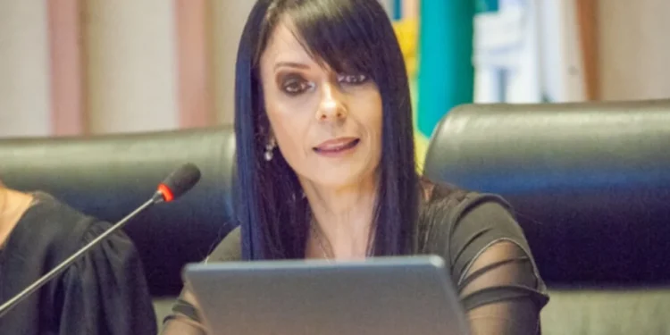 Ex-diretora do Ministério da Justiça deve depor à PF nesta terça (15) sobre bloqueios em 2022