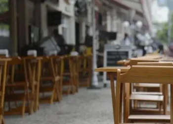 Bares e restaurantes vão à Justiça cobrar da Enel R$ 20 mil por estabelecimento afetado em apagão