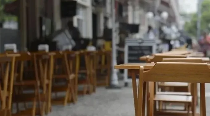 Bares e restaurantes vão à Justiça cobrar da Enel R$ 20 mil por estabelecimento afetado em apagão