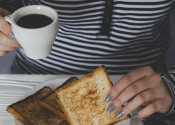 Estudo mostra que homens e mulheres demandam nutrientes diferentes no café da manhã • Freepik