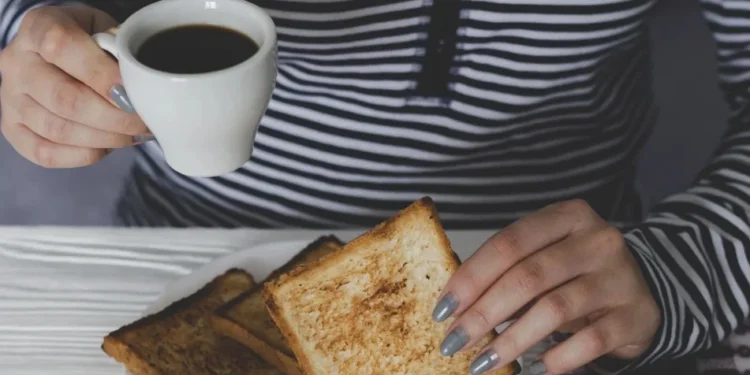 Carboidratos ou gorduras? Veja a melhor opção para um café da manhã saudável