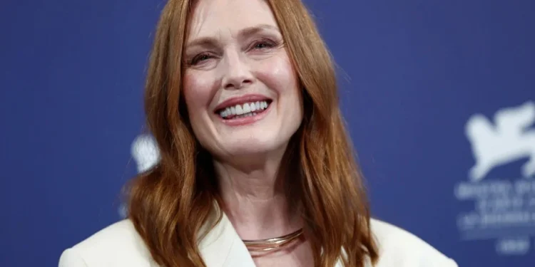 Julianne Moore no Festival de Veneza • 31/8/2022 REUTERS/Guglielmo Mangiapane