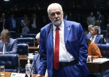 O senador Jaques Wagner (PT-BA) em discurso no plenário do Senado • Jefferson Rudy/Agência Senado
