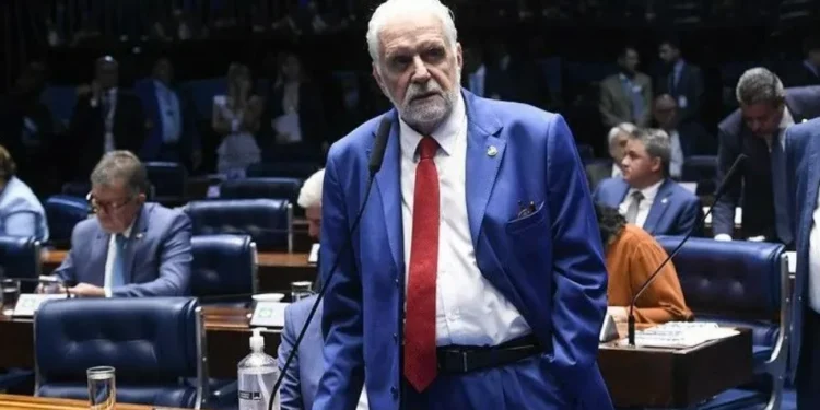 O senador Jaques Wagner (PT-BA) em discurso no plenário do Senado • Jefferson Rudy/Agência Senado
