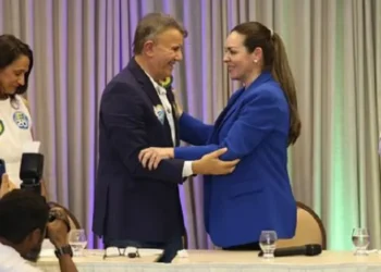 Prefeita Cinthia Ribeiro (PSDB) declara apoio a Eduardo Siqueira Campos (PODE) para o segundo turno em Palmas — Foto: Edu Fortes/Reprodução