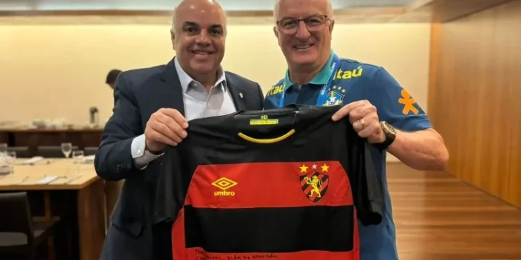 Yuri Romão com o técnico Dorival Jr • Rafael Ribeiro/CBF