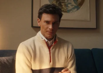 Cooper Koch como Erik Menendez em "Monstros" • undefined