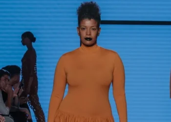 Thalma de Freitas do desfile de Weider Silverio na SPFW N58 • Tomzé Fonseca/Marcelo Barreto/Agnews