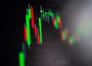 Incertezas em relação ao cumprimento das metas fiscais do governo e novo ciclo de alta da Selic está entre motivos que levaram a preferência de papéis de curto prazo de renda fixa • Vecteezy